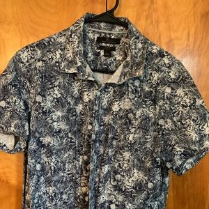 Men’s short sleeve button down shirt. Slim fit